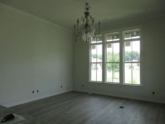 4th image of 105 La Serre Ln