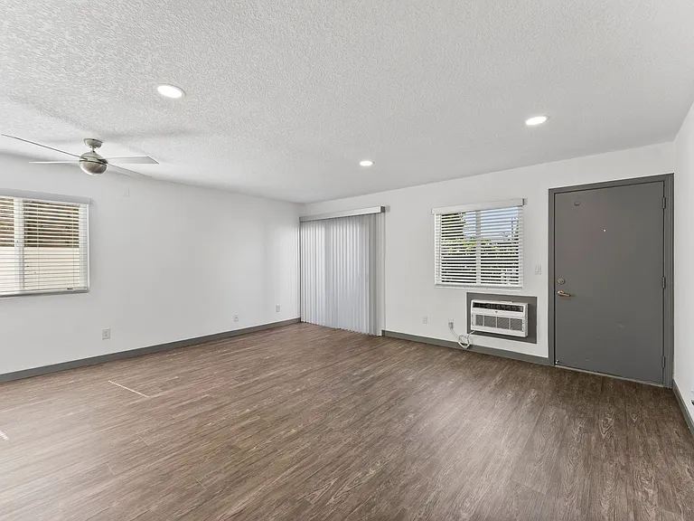 Eastside Apartments — Photo 25