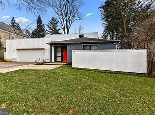 5814 Phoenix Dr, Bethesda, MD 20817