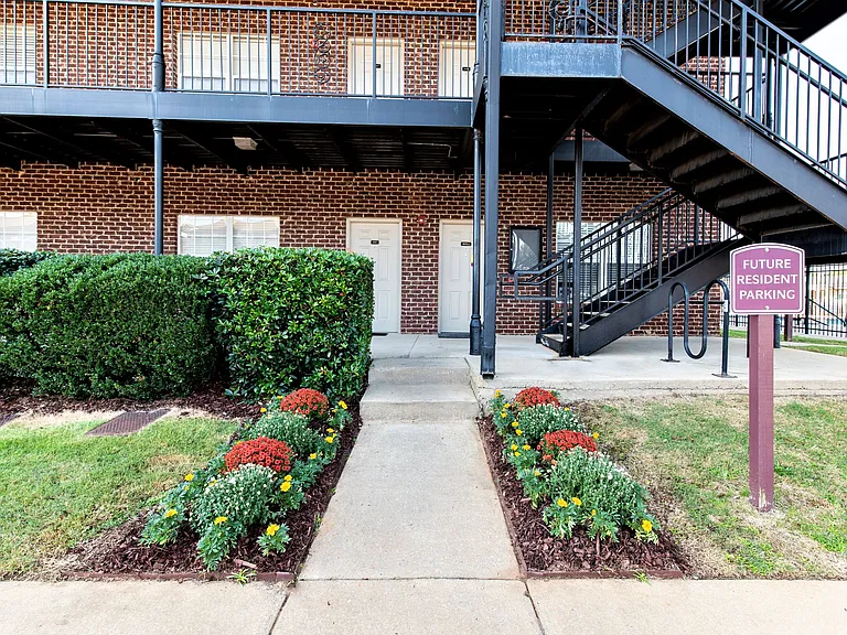 French Quarter Apartments — Photo 9