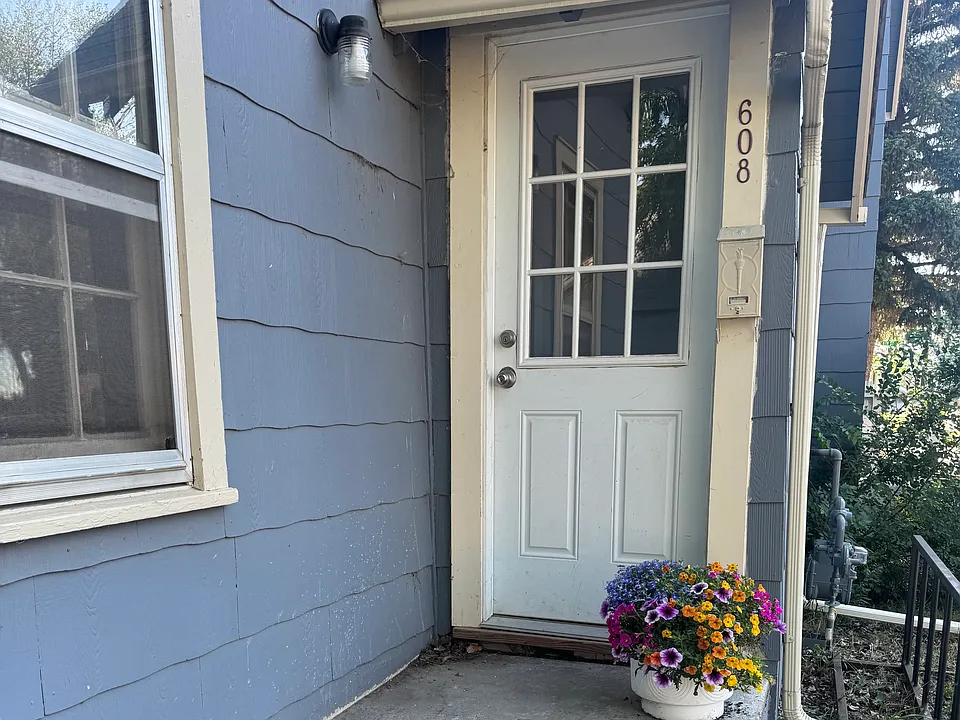 608 E Fremont St