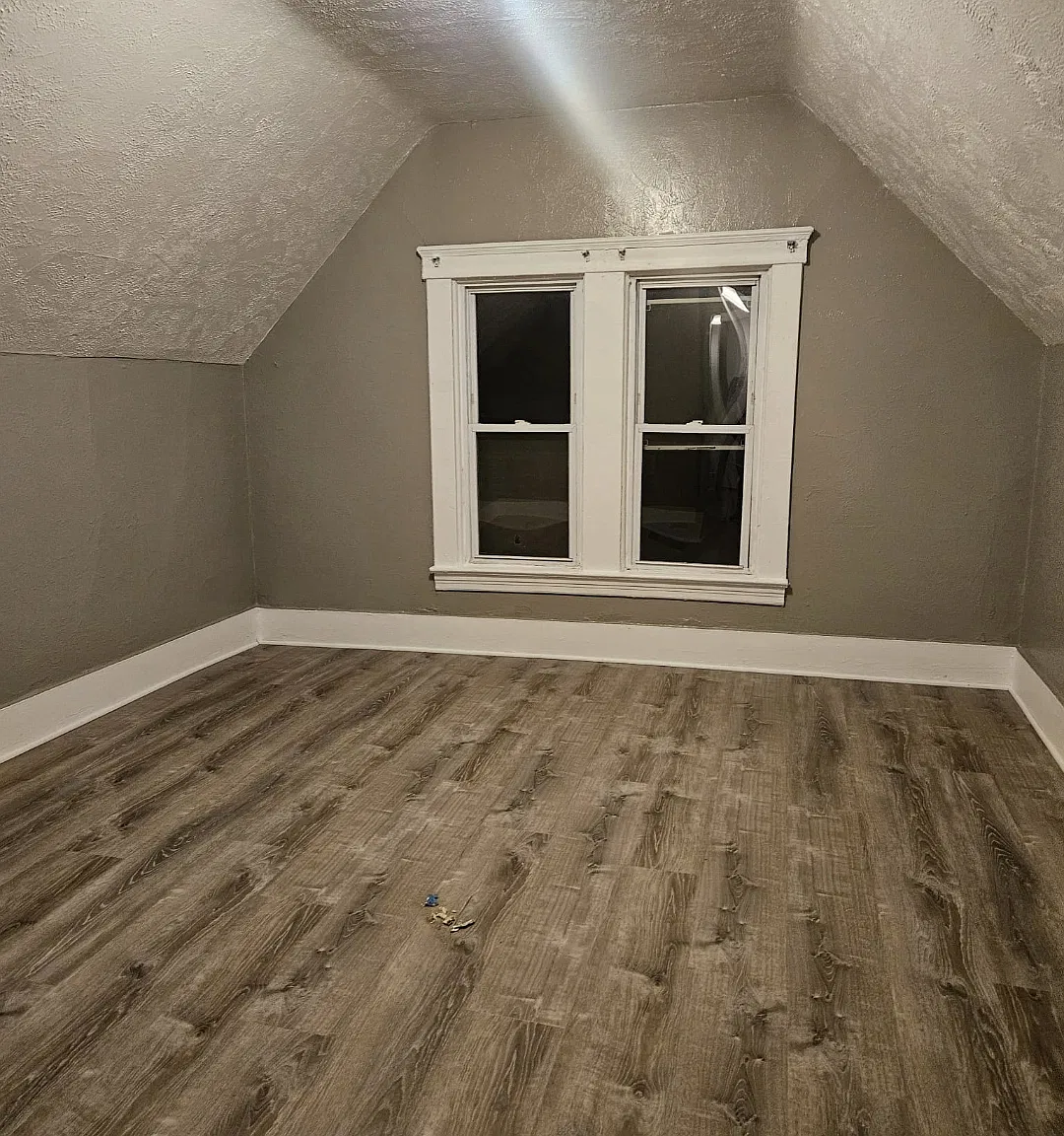3 bed, 858 sqft, $1,300 — Photo 2