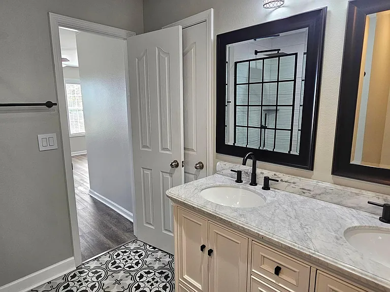 5817 Fox Point Cir — Photo 23