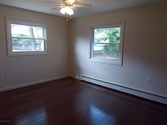 5th image of 18 Beaumont Ct