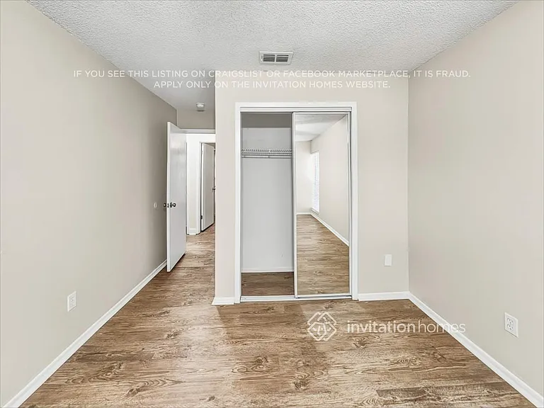 1172 La Mesa Ave — Photo 14