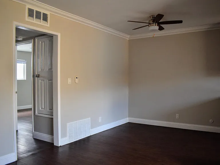 1349 N Detroit Street Apartments — Photo 11