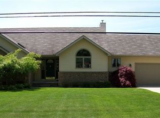 559 W Davison Lake Rd, Oxford, MI 48371