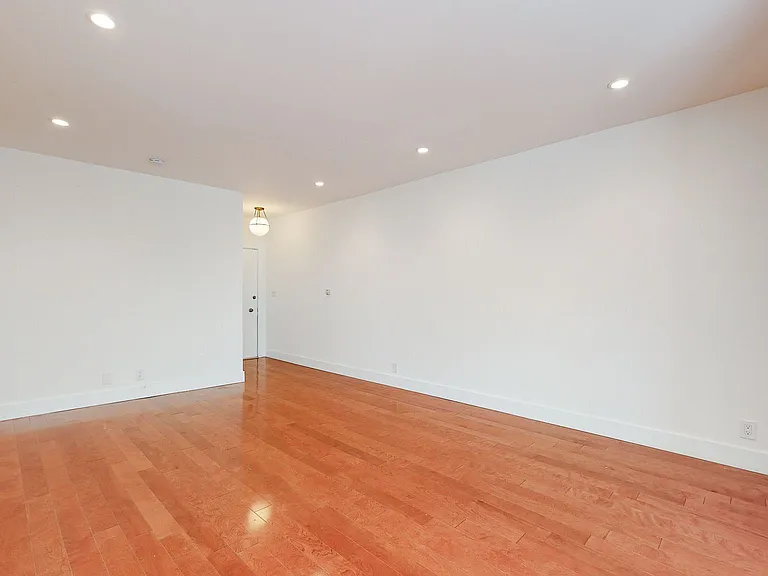MAIN ROOM