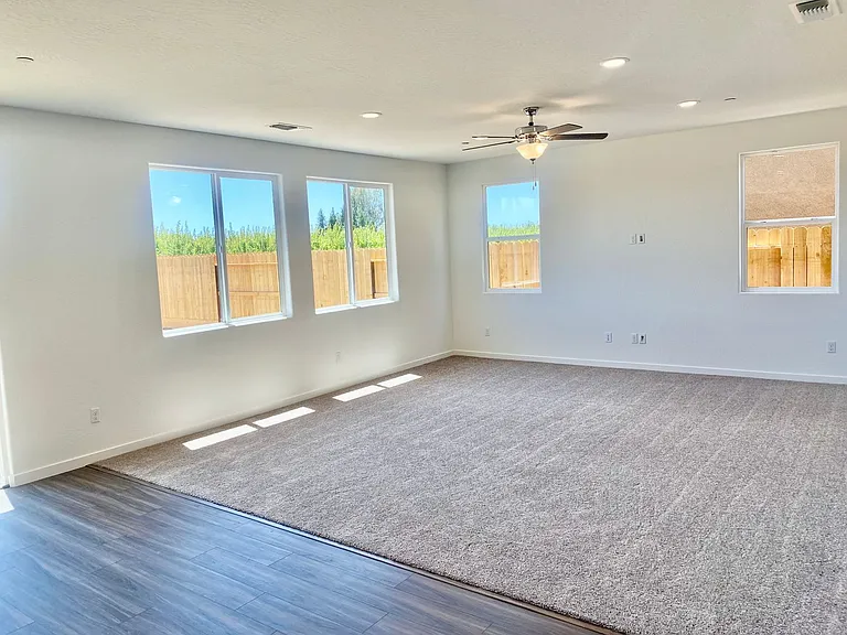6689 E Cambridge Ave — Photo 3