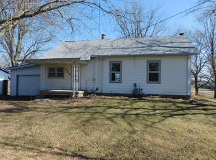 725 York St, Chenoa, IL 61726