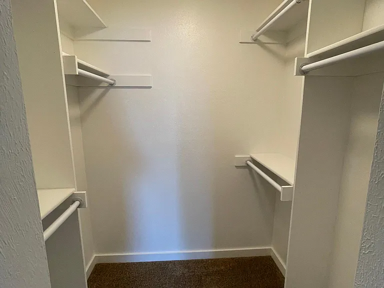 1170 Monroe Dr — Photo 11