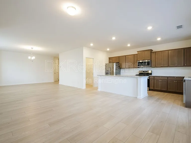 131 Shelter Ln E — Photo 4