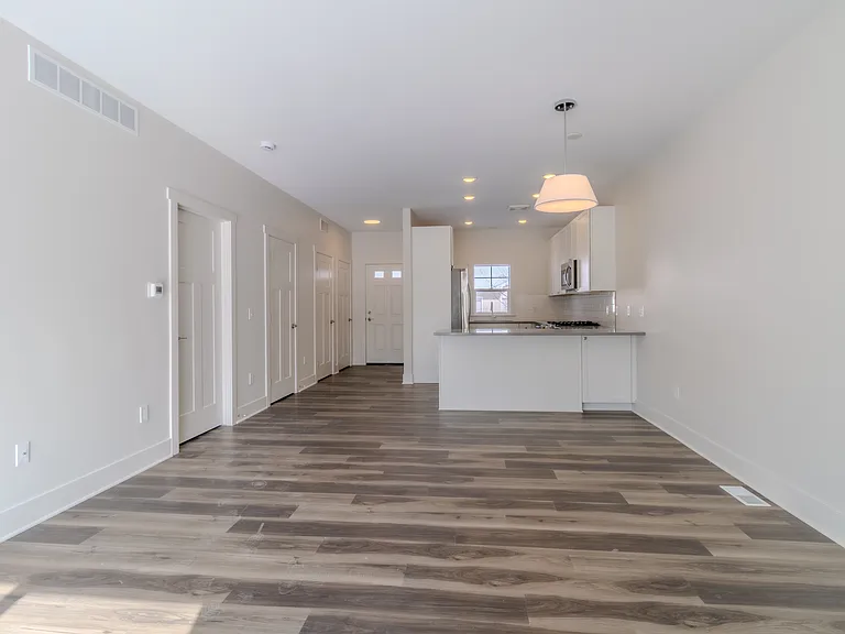 Premier Place II — Photo 28