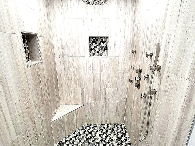 535 W 15th St — Photo 10