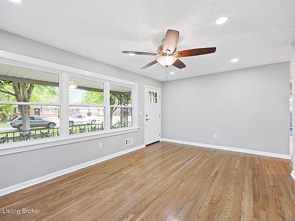3rd image of 6812 Creston Dr