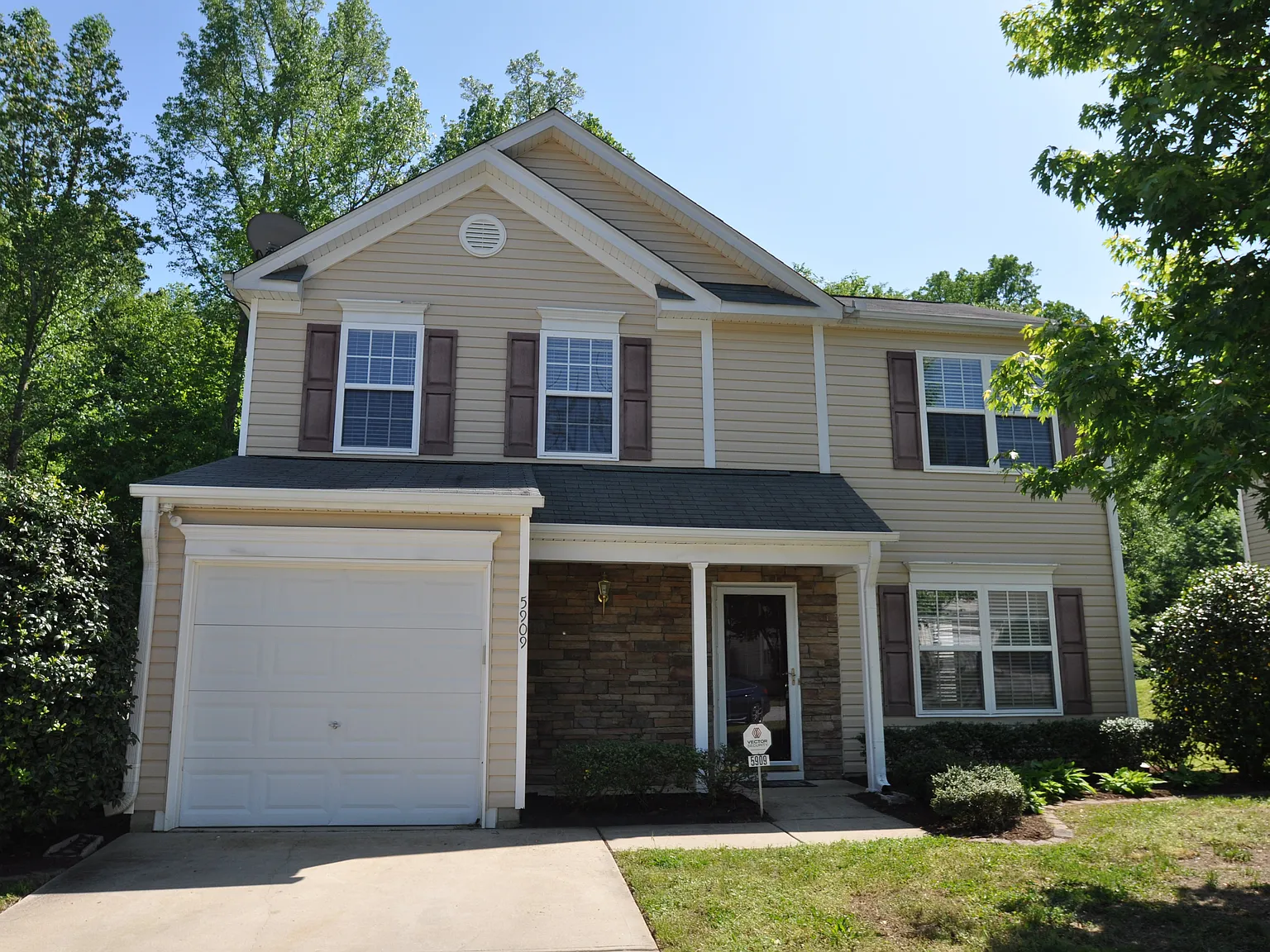 Immaculate Raleigh Home Available Immediately — Photo 1