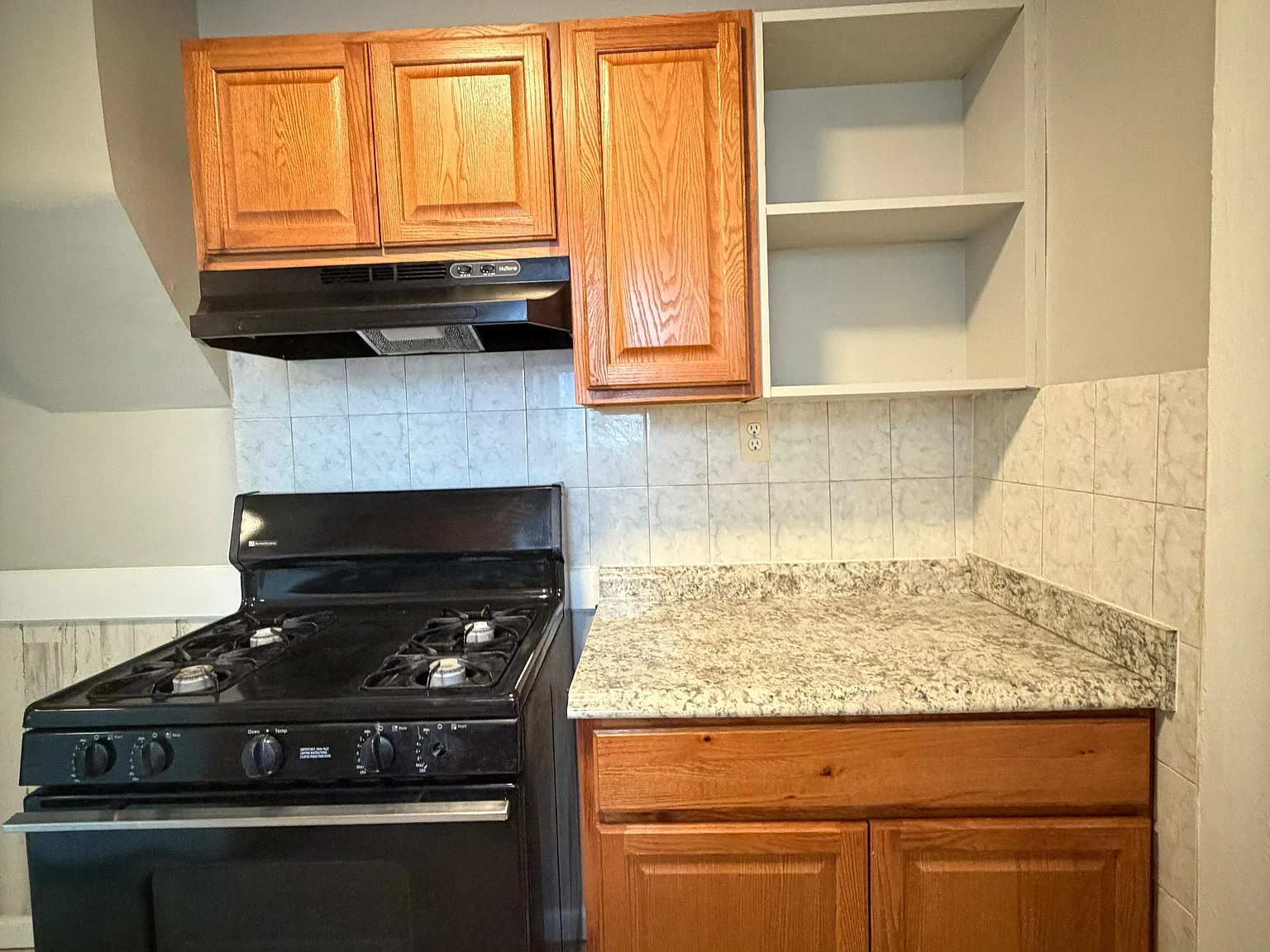 3 bed, 1000 sqft, $1,375 — Photo 2