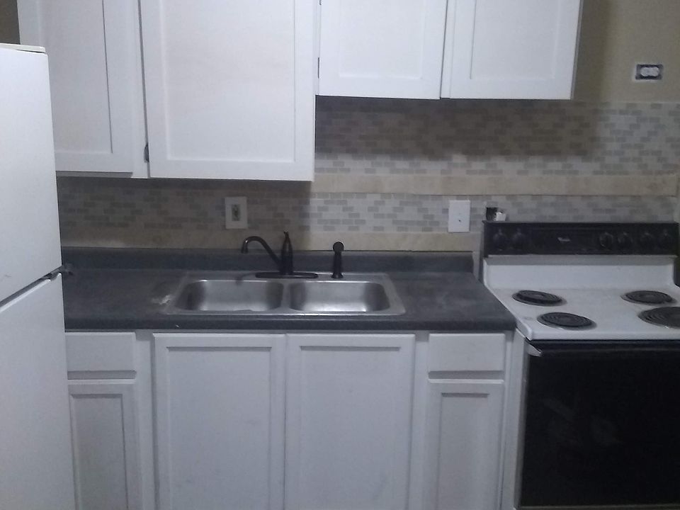 1st image of 2044 Saxton Ave