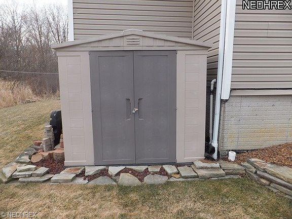 4th image of 490 Brookside Ln