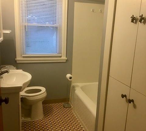 5th image of 5101 Fairview Ave N #1