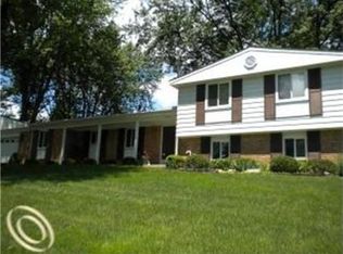 1293 Ashover Dr, Bloomfield Hills, MI 48304