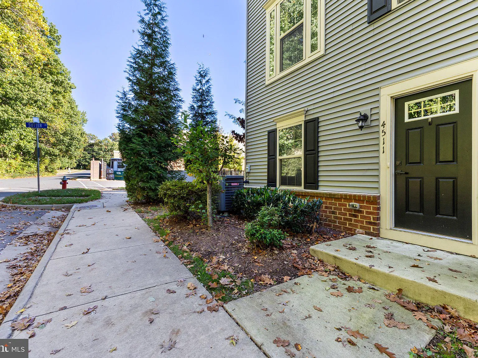 4 bed, 5.0 bath, 1873 sqft, $3,800 — Photo 4