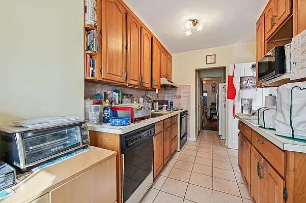 Sold by Julia Shildkret Real Estate Group | media 7