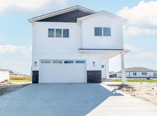 5835 28th Ave SE, Bismarck, ND 58504