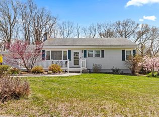 17 Rock Ridge Rd, Waterford, CT 06385
