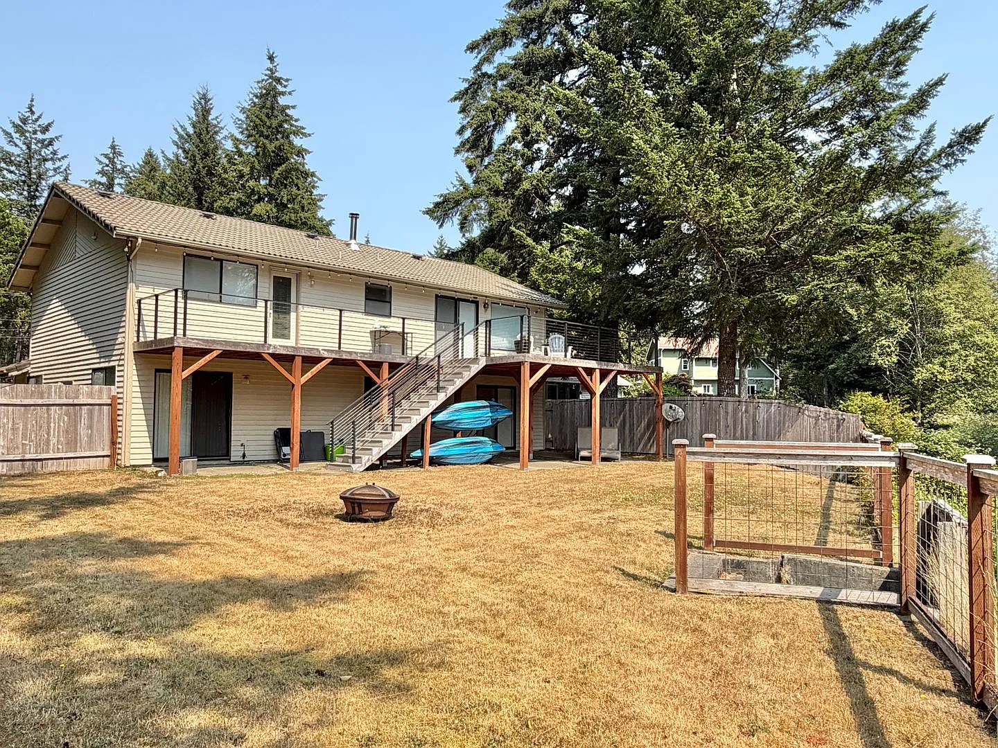 Lakeside Living in Quiet Neighborhood — Photo 3