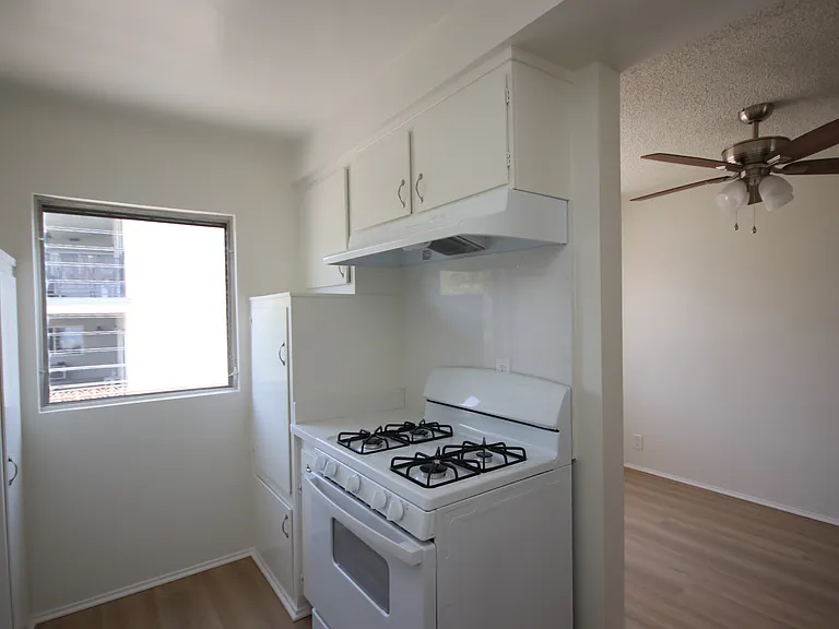 526 W Huntington Dr #J — Photo 11