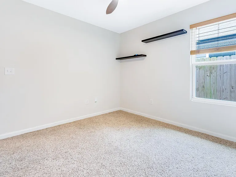 975 Lovebird Ct — Photo 27