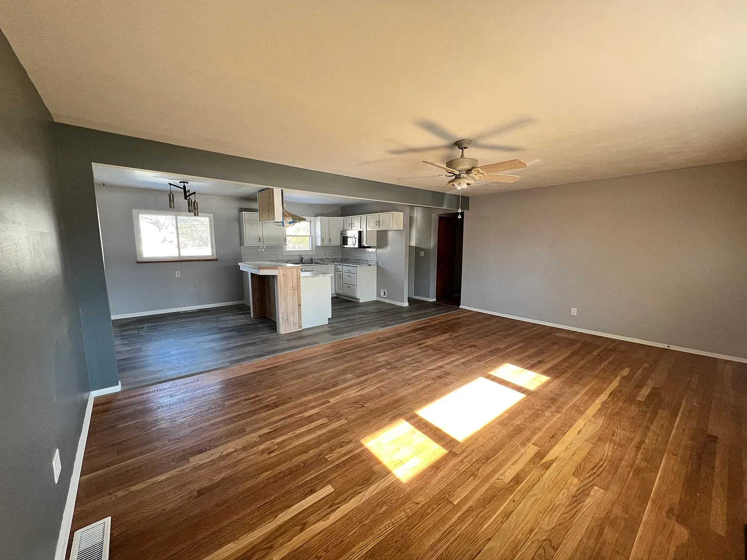 3 bed, 1092 sqft, $750 — Photo 1