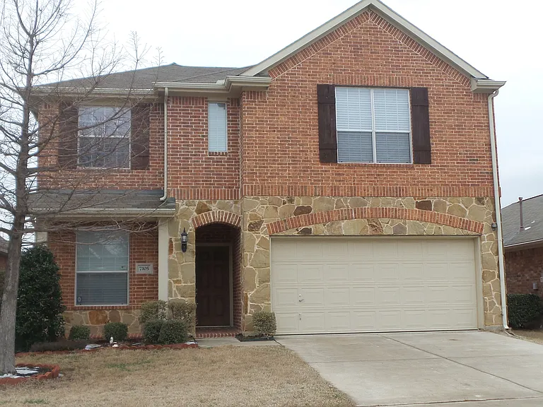 7105 Sugarplum Dr — Photo 2