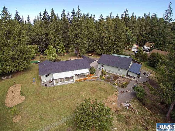 4th image of 213 Silver Ln