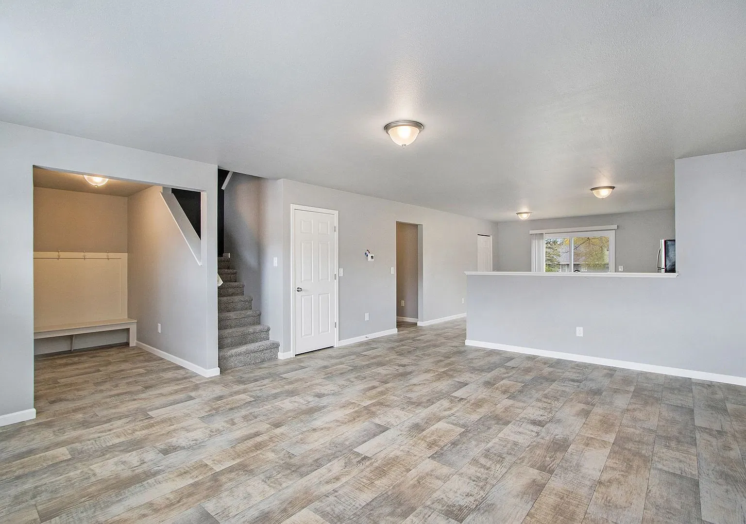 1108 River Oaks Dr — Photo 3