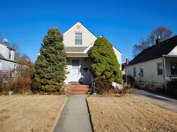 76-13 266th Street, New Hyde Park, NY 11040