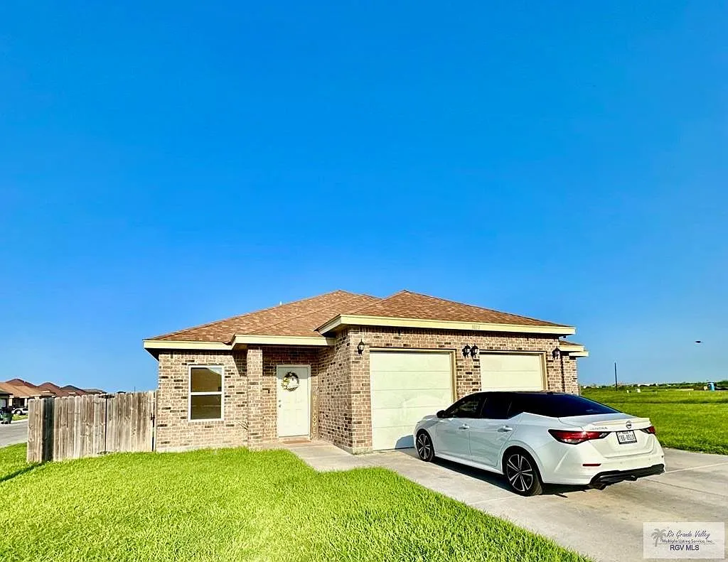 3 bed, 2.0 bath, 1310 sqft, $1,490 — Photo 1