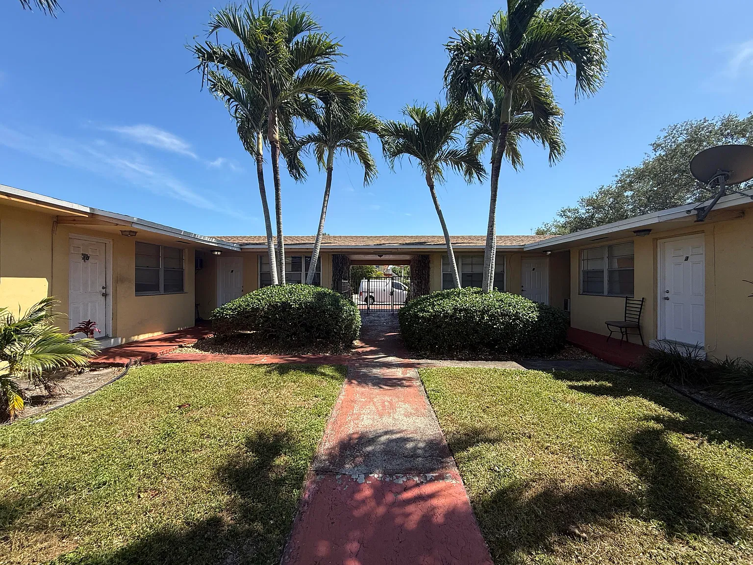 1 bed, 1.0 bath, 7684 sqft, $1,349 — Photo 4