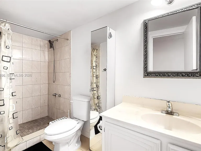 800 Parkview Dr #901 — Photo 27