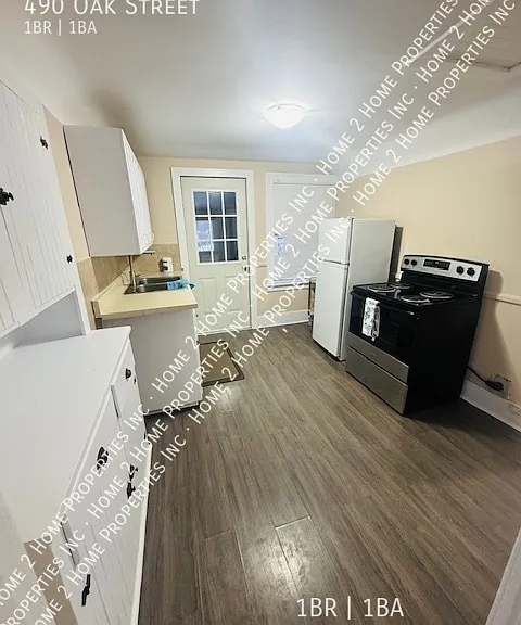 490 Oak St — Photo 9