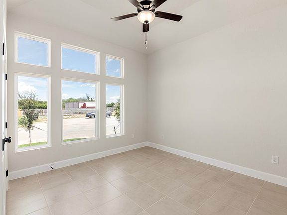 5th image of 215 Park Cir