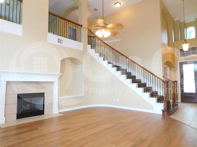 740 Peco St — Photo 4