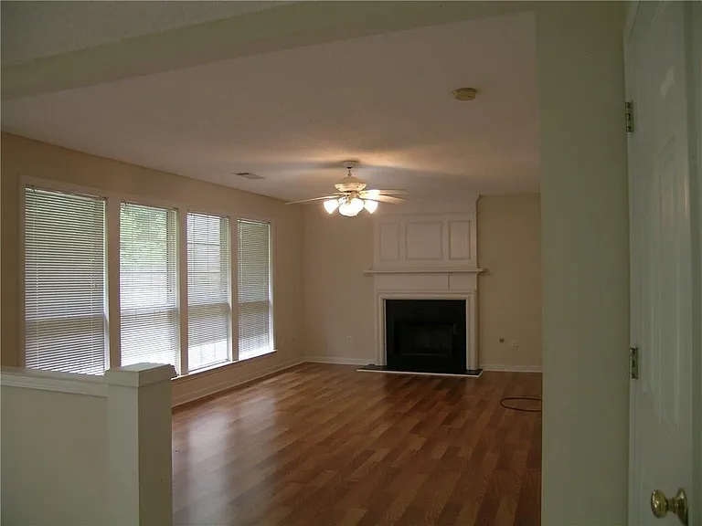 3674 Kentford Ln — Photo 4