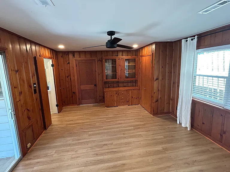 421 W Adams St — Photo 5