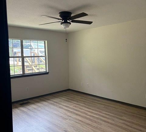 3rd image of 155B Lake Vista Cv