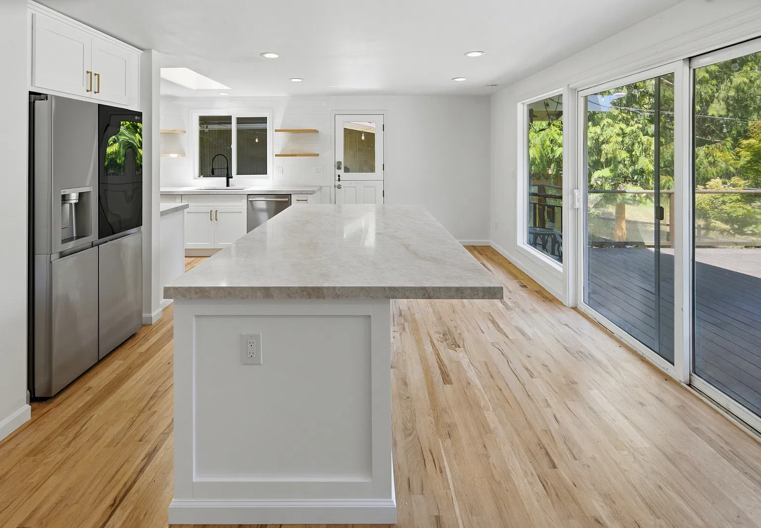 6 bed, 3125 sqft, $9,250 — Photo 4
