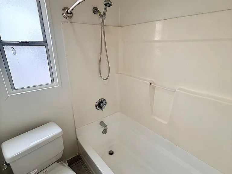 1645 N Harvard Blvd — Photo 15