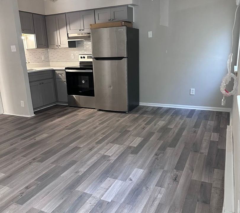 1st image of 322 Ashlawn Dr APT 4