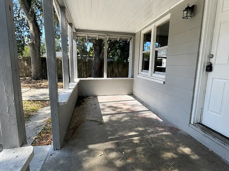 2135 King Ave — Photo 2